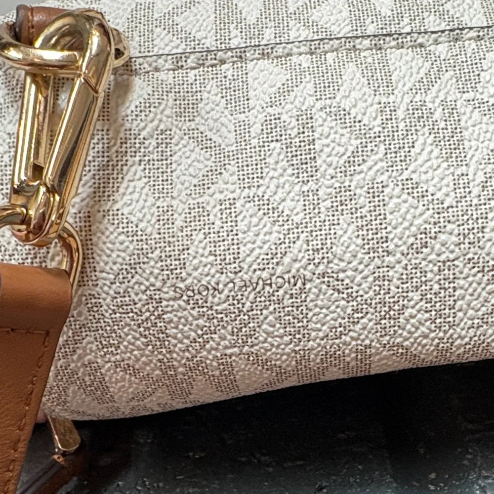 Michael Kors MK XS Viv Pebble Leather Convertible Backpack Crossbody